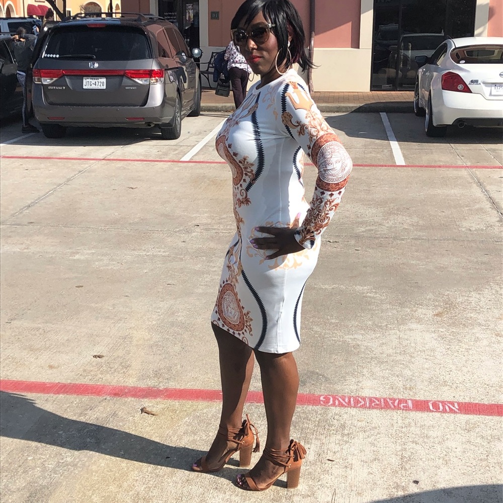 PRINT DESIGN BODY CON MIDI DRESS - Picture 3 of 4
